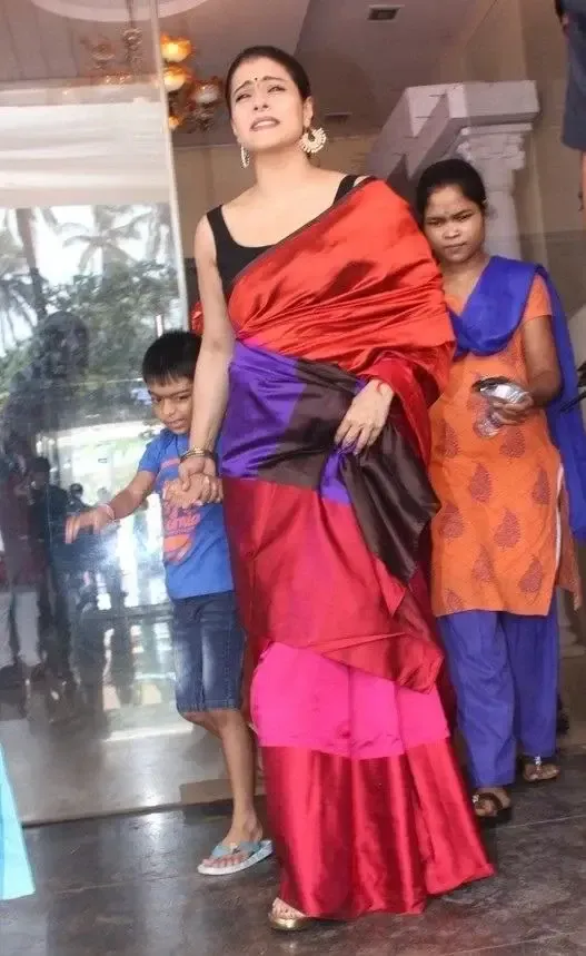 BEAUTIFUL HINDI ACTRESS KAJOL IN TRADITIONAL RED SAREE 2